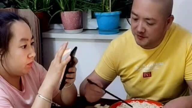 嫂子手抖成筛子，喂出嫁小姑子吃面