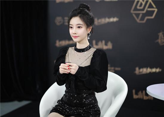 孙千春晚惊艳亮相，一眼望去全是腿——她的穿搭艺术解析
