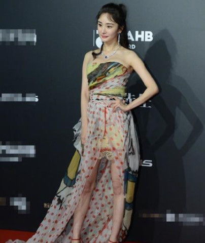 宋佳，红毯上的冬日使者